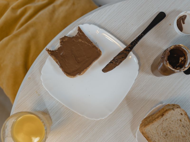 مرطبان أملو باللوز مع الخبز